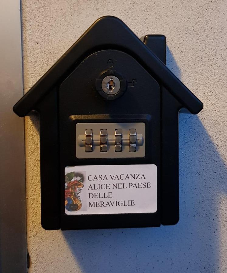 Alice Nel Paese Delle Meraviglie Sulbiate Exterior foto