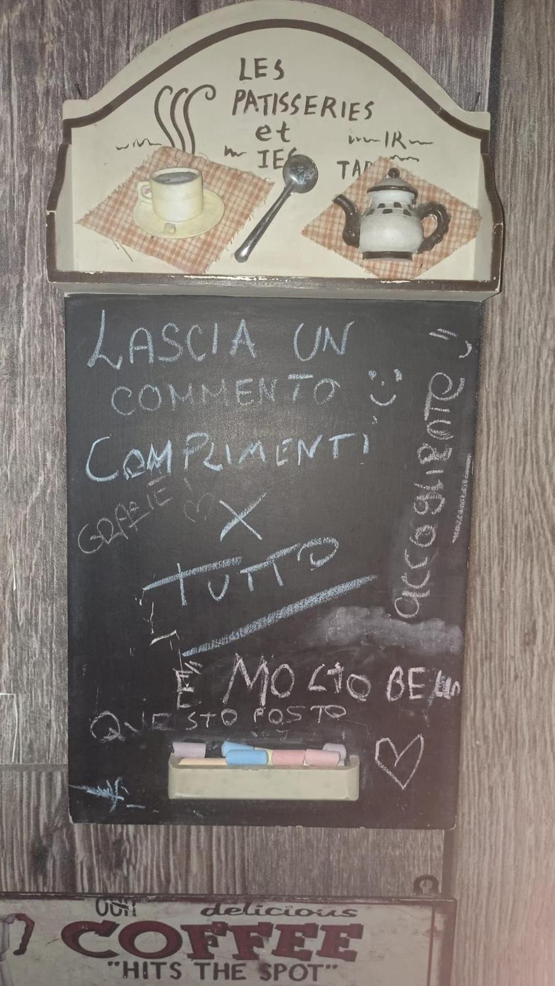 Alice Nel Paese Delle Meraviglie Sulbiate Exterior foto